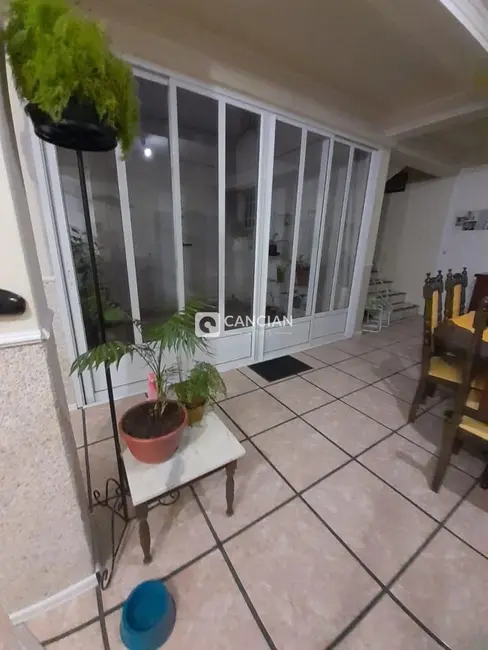 Casa com 4 quartos à venda, 285m2 em Camobi, Santa Maria - RS - imagem 3 Foto 3 de Casa com 4 quartos à venda, 285m2 em Camobi, Santa Maria - RS