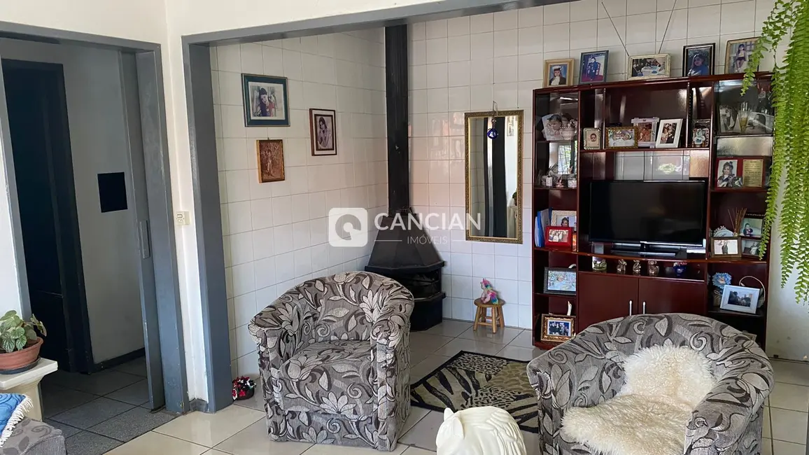 Foto 2 de Casa com 3 quartos à venda, 169m2 em Dom Antônio Reis, Santa Maria - RS