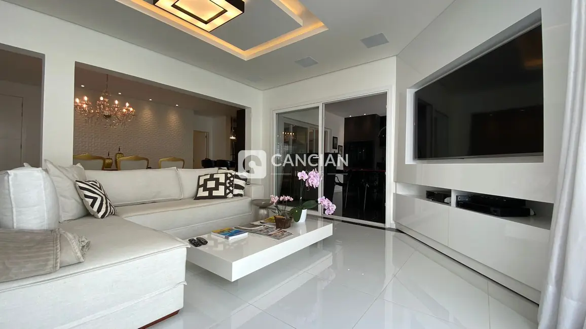 Foto 6 de Casa de Condomínio com 3 quartos à venda, 220m2 em Tomazetti, Santa Maria - RS