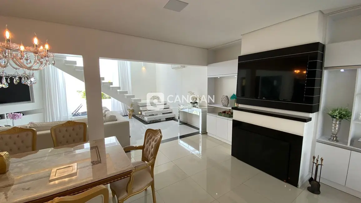 Foto 3 de Casa de Condomínio com 3 quartos à venda, 220m2 em Tomazetti, Santa Maria - RS