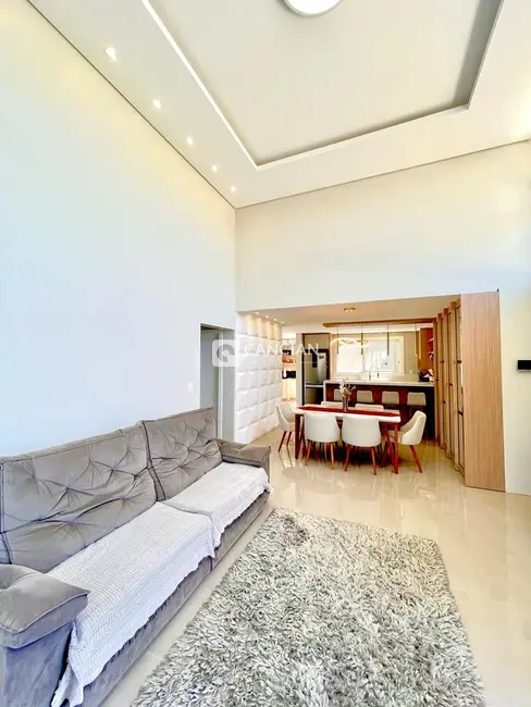 Casa com 3 quartos à venda, 175m2 em Camobi, Santa Maria - RS - imagem 5 Foto 5 de Casa com 3 quartos à venda, 175m2 em Camobi, Santa Maria - RS