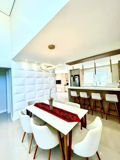 Casa com 3 quartos à venda, 175m2 em Camobi, Santa Maria - RS - imagem 4 Foto 4 de Casa com 3 quartos à venda, 175m2 em Camobi, Santa Maria - RS