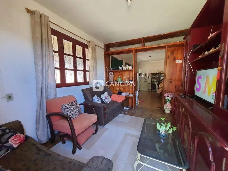 Foto 2 de Casa com 2 quartos à venda, 98m2 em Juscelino Kubitschek, Santa Maria - RS
