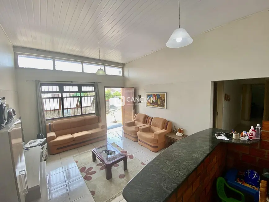 Casa com 5 quartos à venda, 200m2 em Juscelino Kubitschek, Santa Maria - RS - imagem 7 Foto 7 de Casa com 5 quartos à venda, 200m2 em Juscelino Kubitschek, Santa Maria - RS