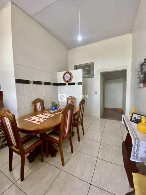 Casa com 5 quartos à venda, 200m2 em Juscelino Kubitschek, Santa Maria - RS - imagem 8 Foto 8 de Casa com 5 quartos à venda, 200m2 em Juscelino Kubitschek, Santa Maria - RS