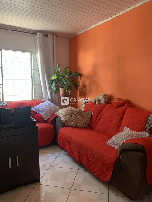 Casa com 2 quartos à venda, 70m2 em Menino Jesus, Santa Maria - RS - imagem 8 Foto 8 de Casa com 2 quartos à venda, 70m2 em Menino Jesus, Santa Maria - RS