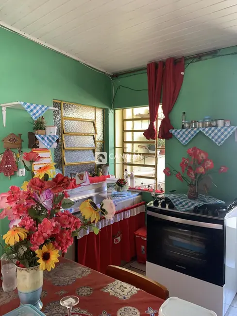Casa com 2 quartos à venda, 70m2 em Menino Jesus, Santa Maria - RS - imagem 5 Foto 5 de Casa com 2 quartos à venda, 70m2 em Menino Jesus, Santa Maria - RS