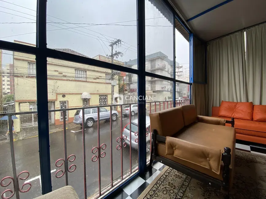 Casa com 3 quartos à venda, 130m2 em Centro, Santa Maria - RS - imagem 3 Foto 3 de Casa com 3 quartos à venda, 130m2 em Centro, Santa Maria - RS