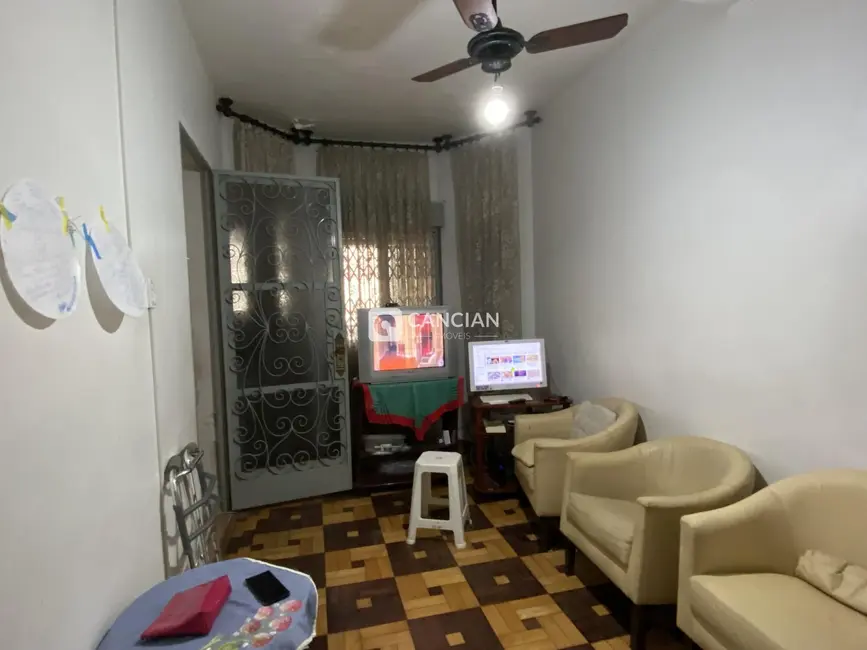 Casa com 3 quartos à venda, 130m2 em Centro, Santa Maria - RS - imagem 8 Foto 8 de Casa com 3 quartos à venda, 130m2 em Centro, Santa Maria - RS