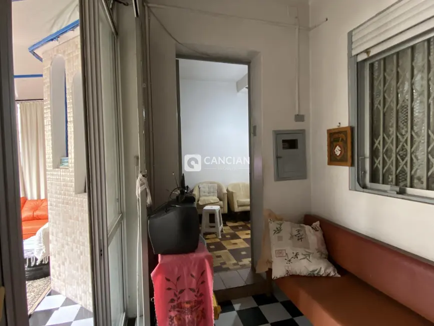 Casa com 3 quartos à venda, 130m2 em Centro, Santa Maria - RS - imagem 6 Foto 6 de Casa com 3 quartos à venda, 130m2 em Centro, Santa Maria - RS