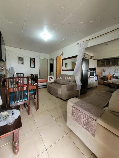 Casa com 2 quartos à venda, 63m2 em Tancredo Neves, Santa Maria - RS - imagem 3 Foto 3 de Casa com 2 quartos à venda, 63m2 em Tancredo Neves, Santa Maria - RS