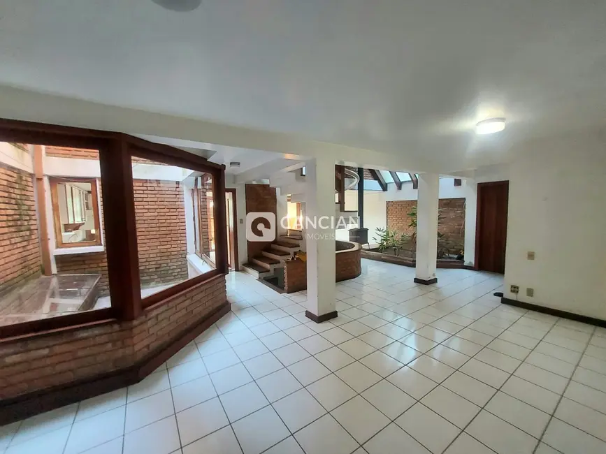 Casa com 6 quartos à venda, 581m2 em Santa Maria - RS - imagem 3 Foto 3 de Casa com 6 quartos à venda, 581m2 em Santa Maria - RS