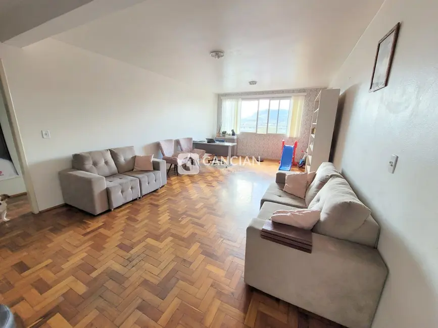 Foto 4 de Apartamento com 3 quartos à venda, 133m2 em Bonfim, Santa Maria - RS
