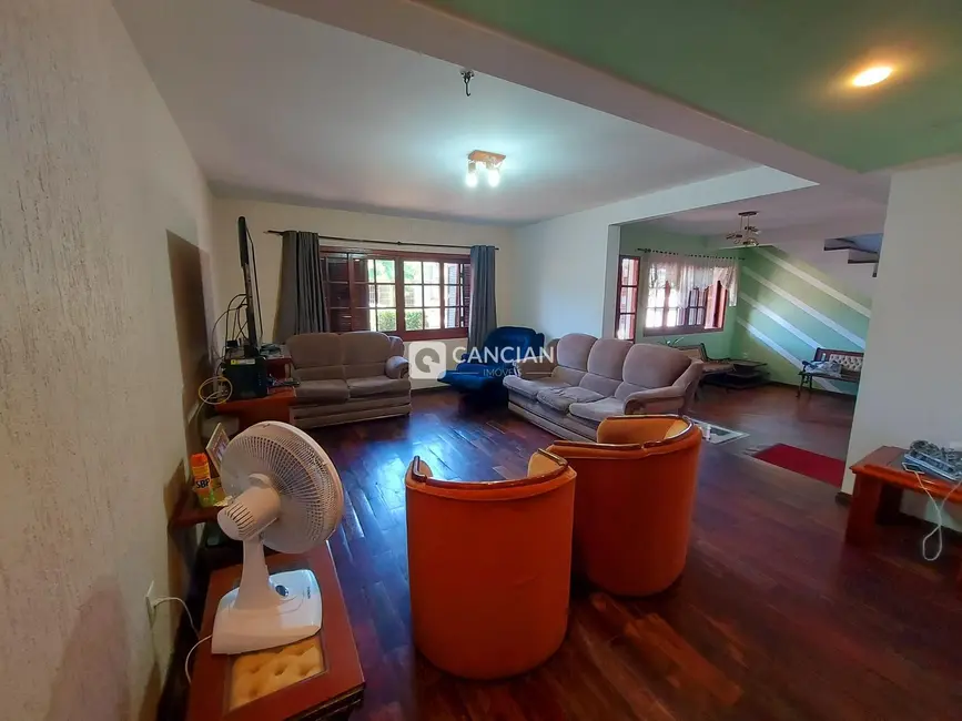 Foto 9 de Casa com 4 quartos à venda, 325m2 em Dom Antônio Reis, Santa Maria - RS