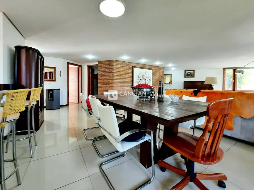 Casa com 3 quartos à venda, 490m2 em Nossa Senhora de Lourdes, Santa Maria - RS - imagem 8 Foto 8 de Casa com 3 quartos à venda, 490m2 em Nossa Senhora de Lourdes, Santa Maria - RS