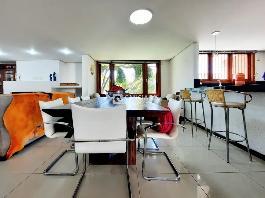 Casa com 3 quartos à venda, 490m2 em Nossa Senhora de Lourdes, Santa Maria - RS - imagem 7 Foto 7 de Casa com 3 quartos à venda, 490m2 em Nossa Senhora de Lourdes, Santa Maria - RS