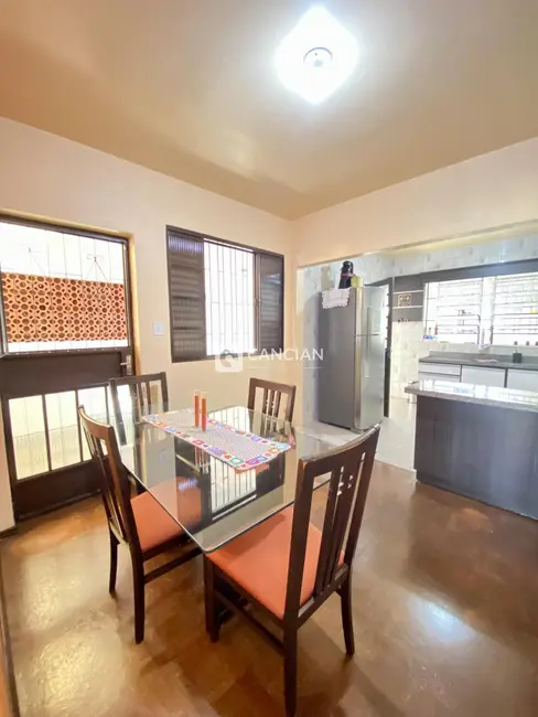 Casa com 3 quartos à venda, 143m2 em Santa Maria - RS - imagem 5 Foto 5 de Casa com 3 quartos à venda, 143m2 em Santa Maria - RS