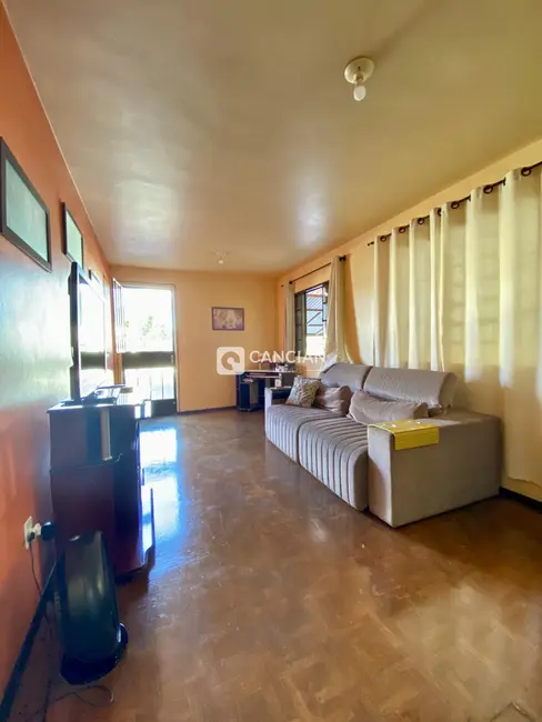 Casa com 3 quartos à venda, 143m2 em Santa Maria - RS - imagem 2 Foto 2 de Casa com 3 quartos à venda, 143m2 em Santa Maria - RS