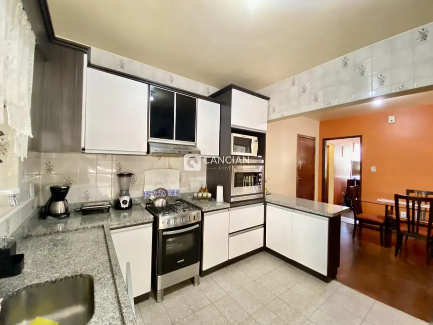Casa com 3 quartos à venda, 143m2 em Santa Maria - RS - imagem 8 Foto 8 de Casa com 3 quartos à venda, 143m2 em Santa Maria - RS