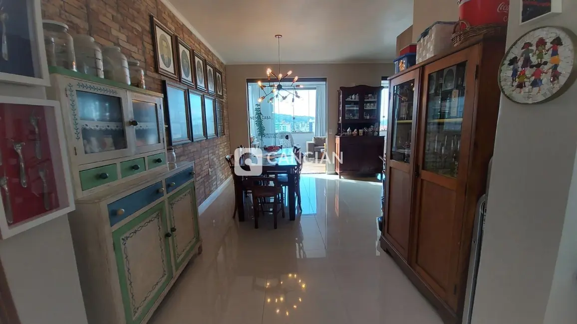 Foto 4 de Apartamento com 3 quartos à venda, 160m2 em Nossa Senhora de Lourdes, Santa Maria - RS