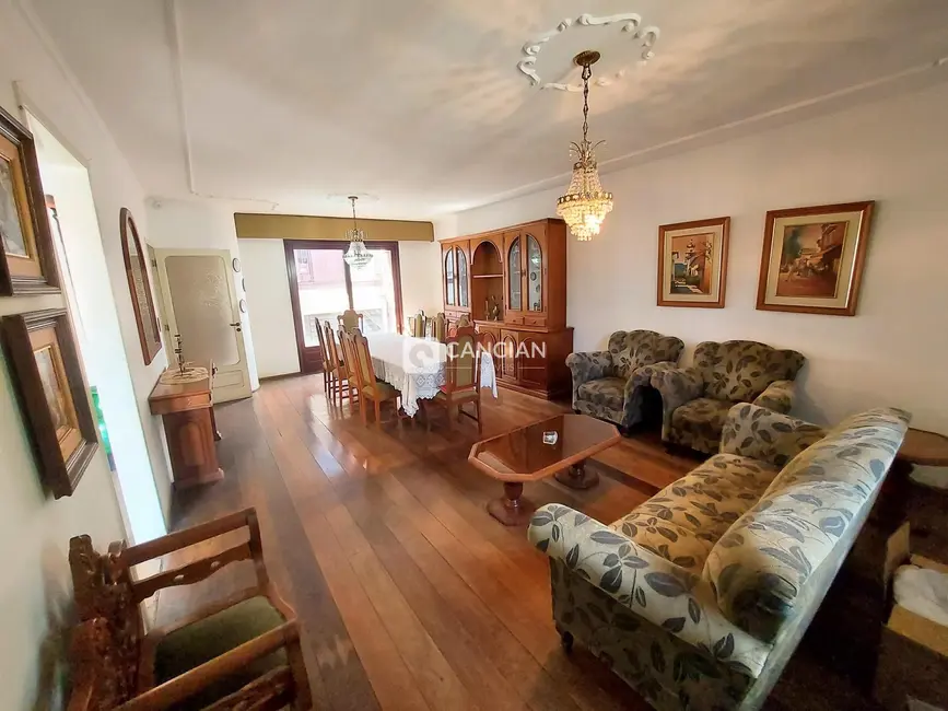 Casa com 3 quartos à venda, 340m2 em Centro, Santa Maria - RS - imagem 5 Foto 5 de Casa com 3 quartos à venda, 340m2 em Centro, Santa Maria - RS