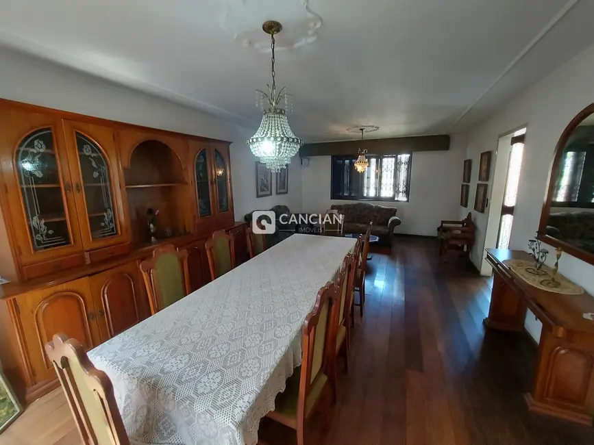 Casa com 3 quartos à venda, 340m2 em Centro, Santa Maria - RS - imagem 9 Foto 9 de Casa com 3 quartos à venda, 340m2 em Centro, Santa Maria - RS