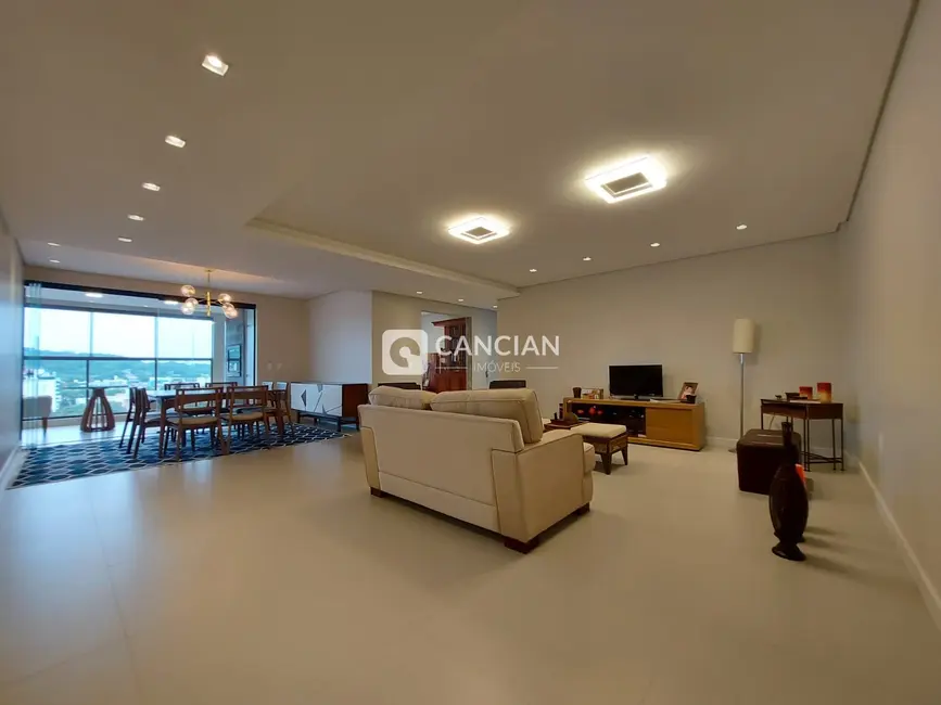 Foto 5 de Apartamento com 3 quartos à venda, 170m2 em Nossa Senhora de Lourdes, Santa Maria - RS