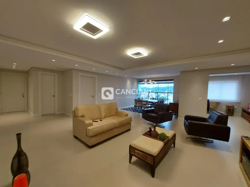 Foto 7 de Apartamento com 3 quartos à venda, 170m2 em Nossa Senhora de Lourdes, Santa Maria - RS