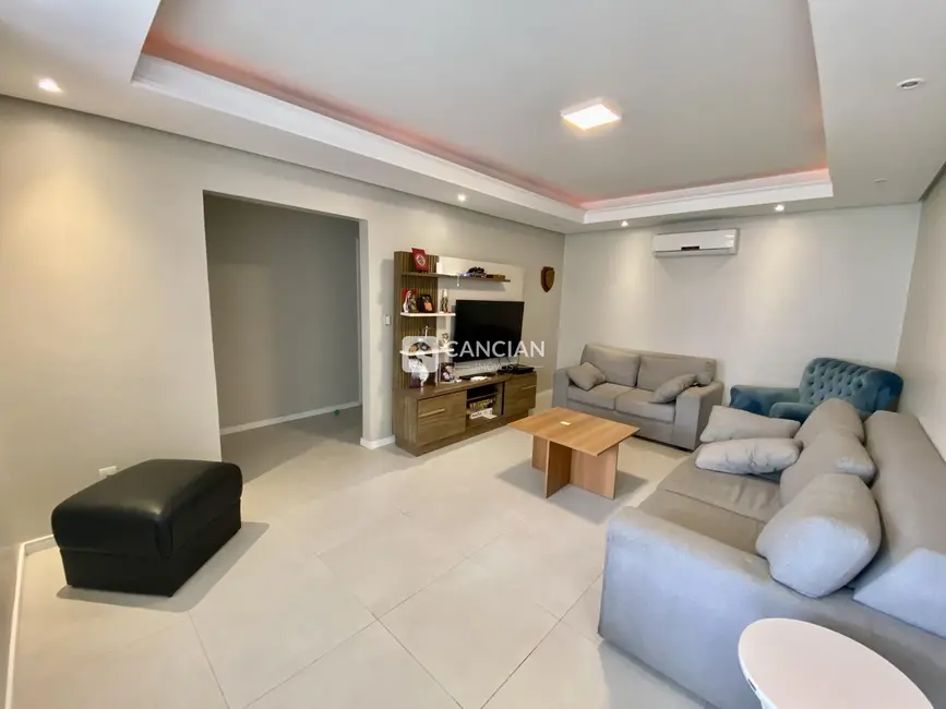Foto 2 de Casa com 7 quartos à venda, 346m2 em Duque de Caxias, Santa Maria - RS