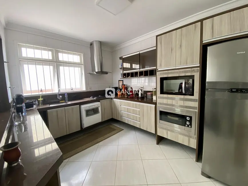 Casa com 7 quartos à venda, 346m2 em Duque de Caxias, Santa Maria - RS - imagem 6 Foto 6 de Casa com 7 quartos à venda, 346m2 em Duque de Caxias, Santa Maria - RS