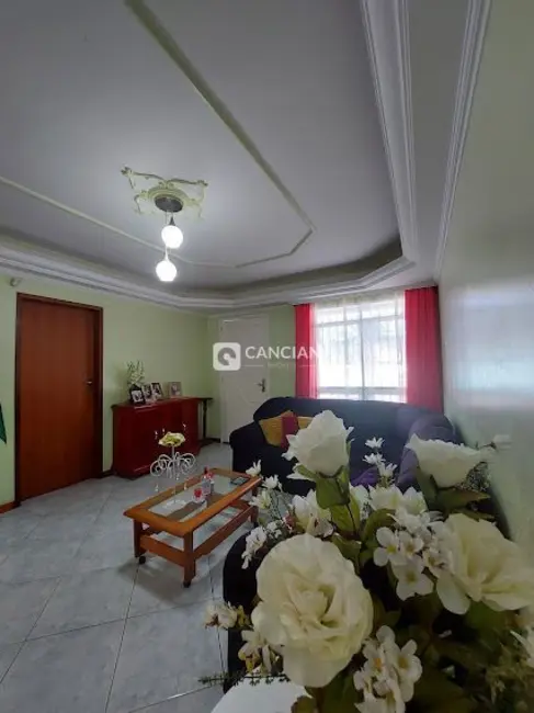 Casa com 4 quartos à venda, 240m2 em São José, Santa Maria - RS - imagem 3 Foto 3 de Casa com 4 quartos à venda, 240m2 em São José, Santa Maria - RS