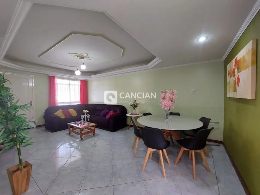 Casa com 4 quartos à venda, 240m2 em São José, Santa Maria - RS - imagem 5 Foto 5 de Casa com 4 quartos à venda, 240m2 em São José, Santa Maria - RS