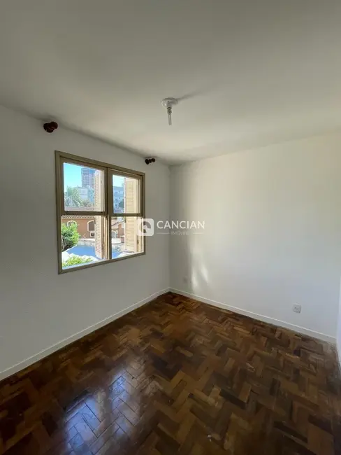 Foto 4 de Apartamento com 2 quartos à venda, 51m2 em Nossa Senhora de Lourdes, Santa Maria - RS