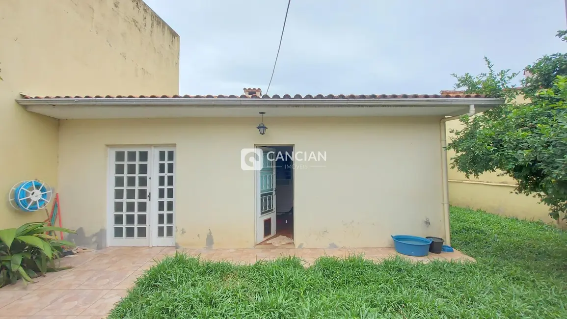 Foto 13 de Casa com 4 quartos para alugar, 179m2 em Camobi, Santa Maria - RS