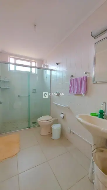 Foto 11 de Casa com 4 quartos para alugar, 179m2 em Camobi, Santa Maria - RS