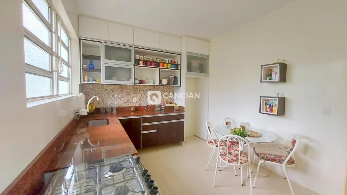 Casa com 4 quartos para alugar, 179m2 em Camobi, Santa Maria - RS - imagem 8 Foto 8 de Casa com 4 quartos para alugar, 179m2 em Camobi, Santa Maria - RS