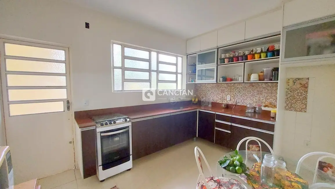 Casa com 4 quartos para alugar, 179m2 em Camobi, Santa Maria - RS - imagem 7 Foto 7 de Casa com 4 quartos para alugar, 179m2 em Camobi, Santa Maria - RS