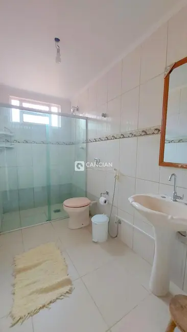 Casa com 4 quartos para alugar, 179m2 em Camobi, Santa Maria - RS - imagem 9 Foto 9 de Casa com 4 quartos para alugar, 179m2 em Camobi, Santa Maria - RS