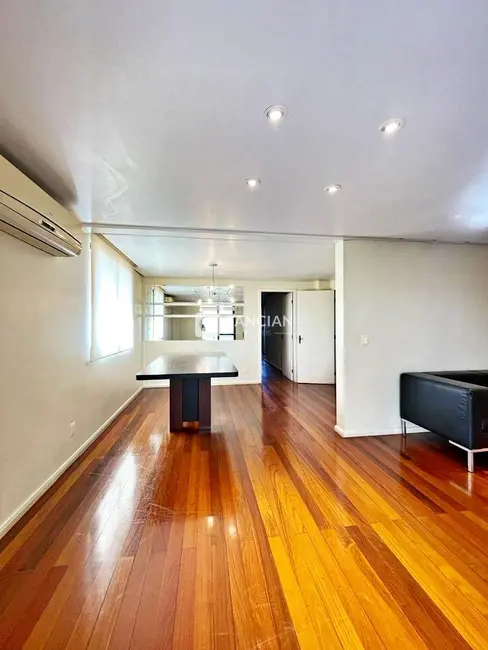 Foto 9 de Apartamento com 3 quartos à venda, 179m2 em Nossa Senhora de Lourdes, Santa Maria - RS