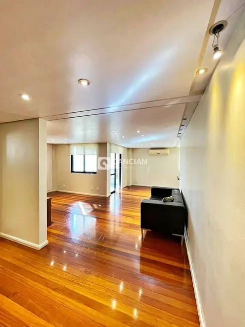 Foto 5 de Apartamento com 3 quartos à venda, 179m2 em Nossa Senhora de Lourdes, Santa Maria - RS