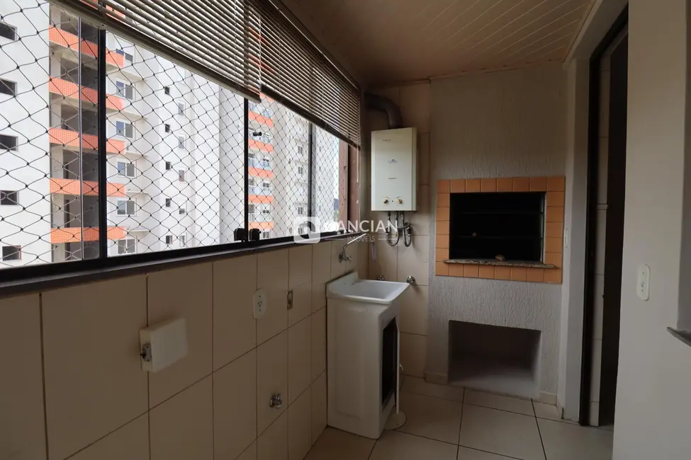 Foto 9 de Apartamento com 3 quartos à venda, 103m2 em Nossa Senhora Medianeira, Santa Maria - RS