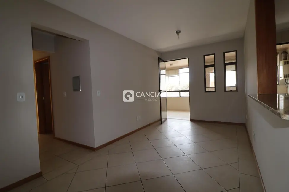 Foto 6 de Apartamento com 3 quartos à venda, 103m2 em Nossa Senhora Medianeira, Santa Maria - RS