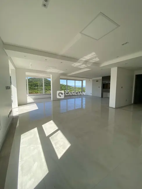 Foto 5 de Apartamento com 3 quartos à venda, 228m2 em Nossa Senhora das Dores, Santa Maria - RS