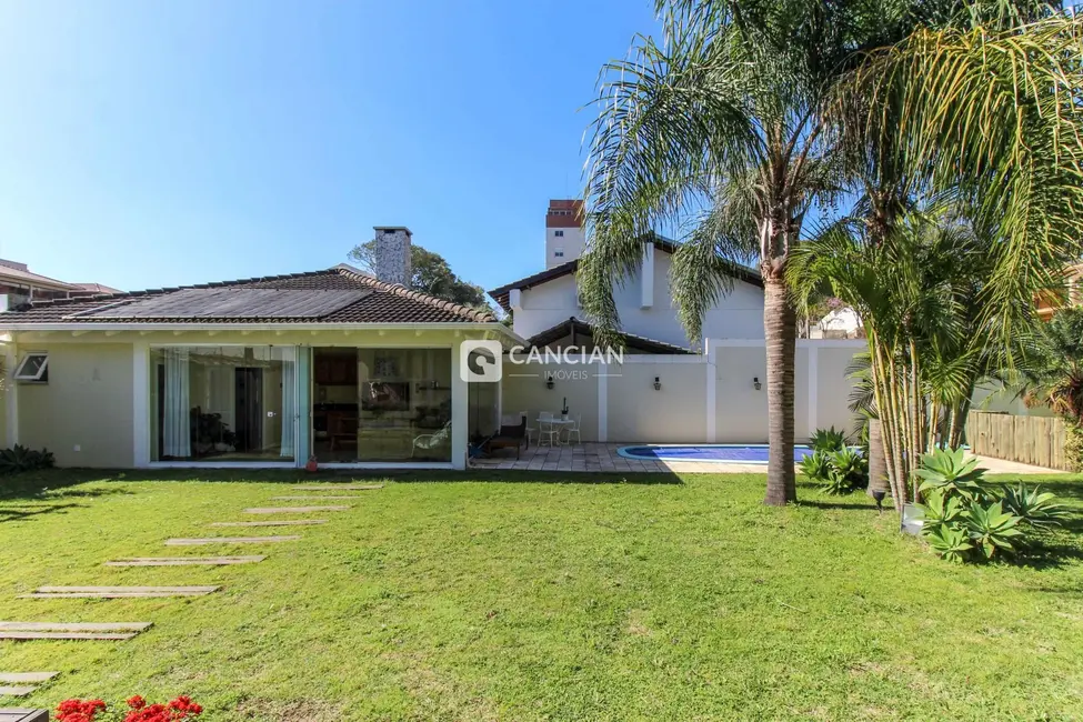 Casa com 4 quartos à venda, 323m2 em Nossa Senhora de Lourdes, Santa Maria - RS - imagem 9 Foto 9 de Casa com 4 quartos à venda, 323m2 em Nossa Senhora de Lourdes, Santa Maria - RS