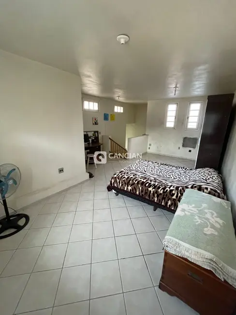 Casa com 2 quartos à venda, 180m2 em Nossa Senhora do Rosário, Santa Maria - RS - imagem 8 Foto 8 de Casa com 2 quartos à venda, 180m2 em Nossa Senhora do Rosário, Santa Maria - RS