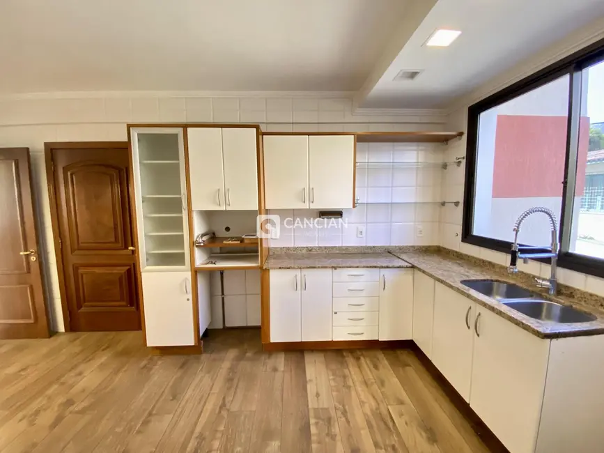 Foto 6 de Apartamento com 3 quartos à venda, 199m2 em Nossa Senhora das Dores, Santa Maria - RS