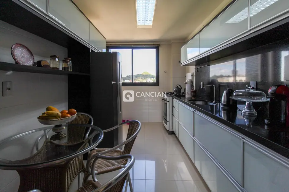 Foto 9 de Apartamento com 3 quartos à venda, 125m2 em Nossa Senhora de Lourdes, Santa Maria - RS