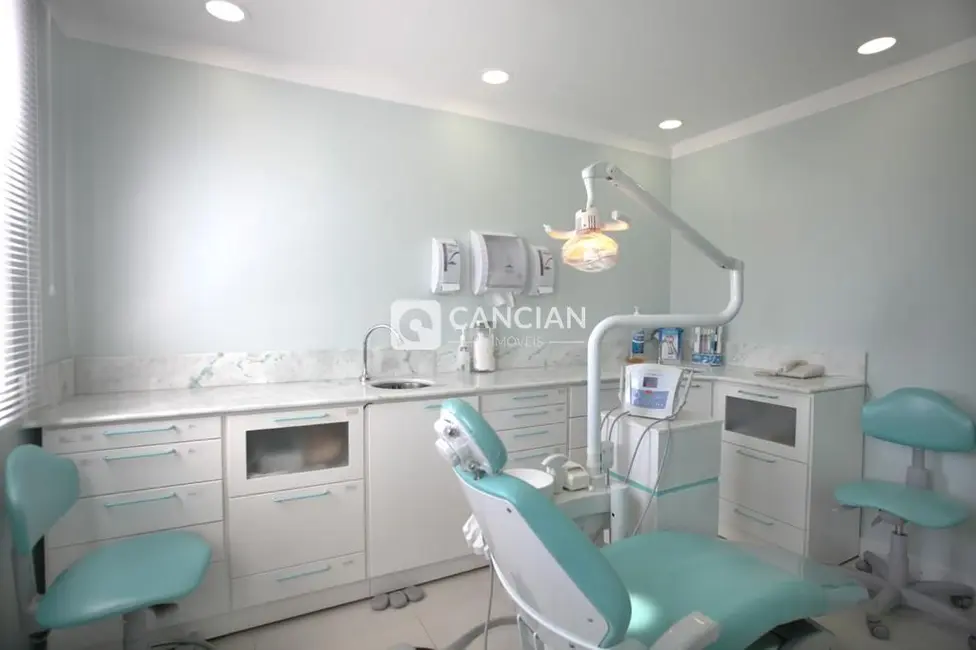 Foto 4 de Loja com 5 quartos à venda, 218m2 em Nossa Senhora de Lourdes, Santa Maria - RS