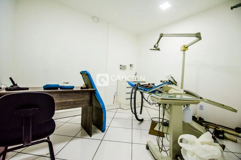 Foto 4 de Loja com 4 quartos à venda, 180m2 em Camobi, Santa Maria - RS