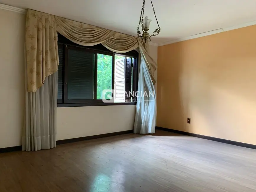 Foto 3 de Loja com 4 quartos à venda, 244m2 em Nossa Senhora Medianeira, Santa Maria - RS